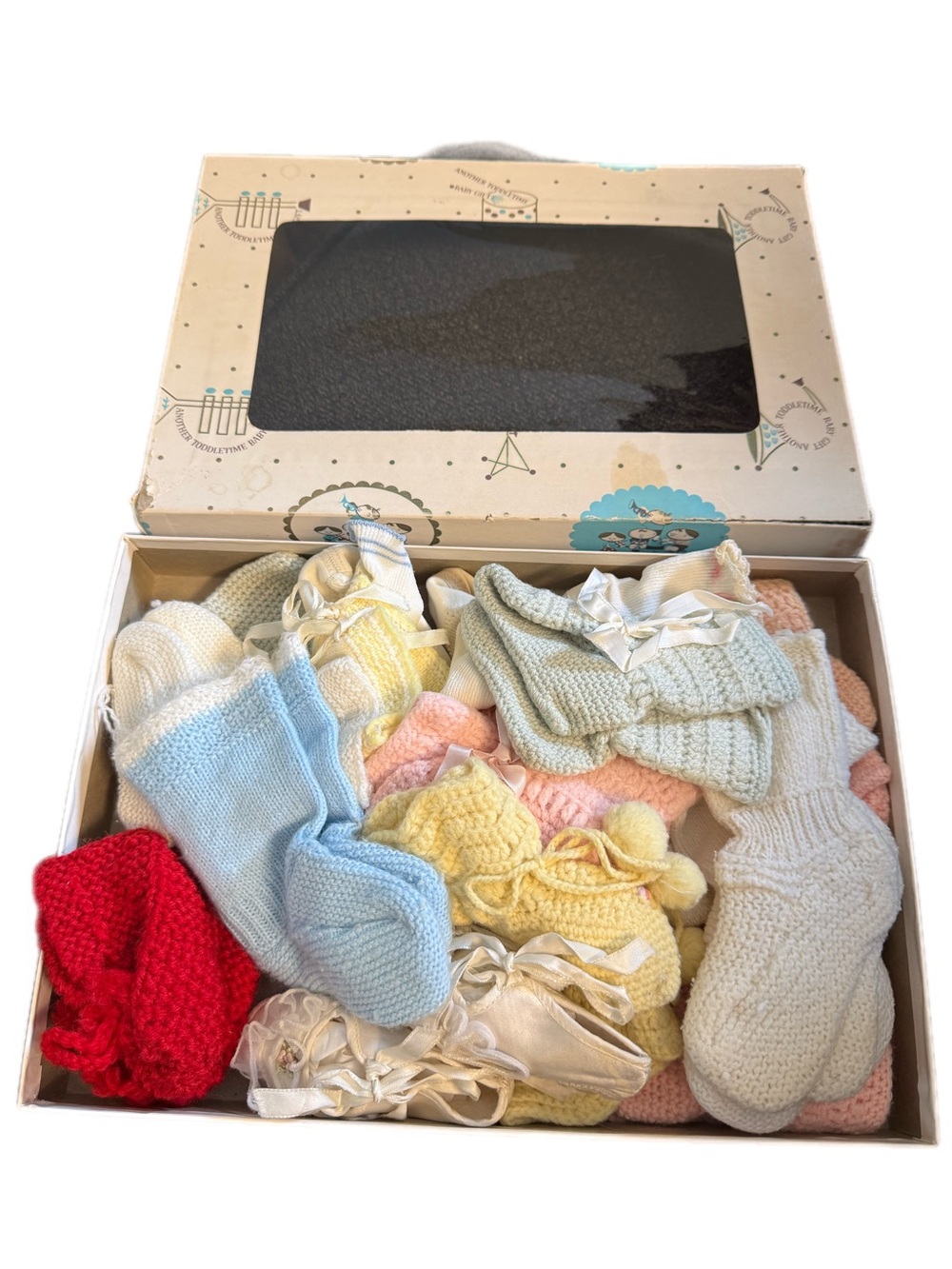 Lot of 17 Vintage 1950’s Baby Socks & Booties With Baby Gift Box
